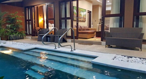 Luxury 3 Bedrooms Villa steps to beach