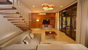 3 BR Villa Near Echo Beach & Finn's BC