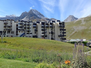 Nuage, Ciel, Plante, Montagne, Bâtiment, Écorégion, Paysage Naturel, Lot Terre, Herbe, Plaine