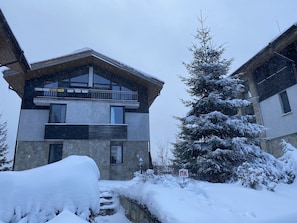 Chalet Kateritsa awaits you - snow or sunshine