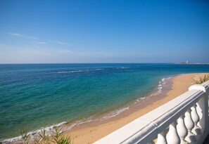 Vista de la Playa de los Caños de Meca desde el jardín de la casa.