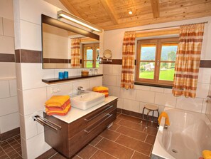 Ferienwohnung Rauschbergblick für 4 Personen, 2 Schlafzimmer, 90 qm-Bad