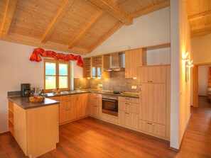 Ferienwohnung Rauschbergblick für 4 Personen, 2 Schlafzimmer, 90 qm-Küche