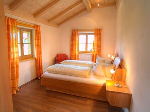 Ferienwohnung Rauschbergblick für 4 Personen, 2 Schlafzimmer, 90 qm-1. Schlafzimmer
