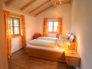 Ferienwohnung Rauschbergblick für 4 Personen, 2 Schlafzimmer, 90 qm-1. Schlafzimmer
