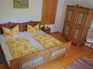 Ferienwohnung Ins Grüne (36qm)-"Ins Grüne" Schlafzimmer Bild 1