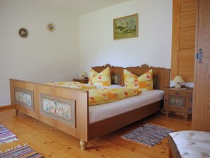 Ferienwohnung Ins Grüne (36qm)-"Ins Grüne" Schlafzimmer Bild 2