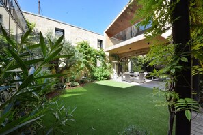 Garden and the master bedroom's terrace