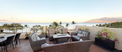 Unsurpassed 180 degree views from our private rooftop lanai!
