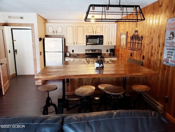 Kitchen and breakfast nook