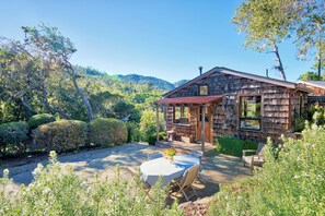The cottage is in an exceptionally beautiful and quiet location. 
