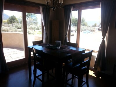 New adobe guest house - mountain views - great location - hot tub