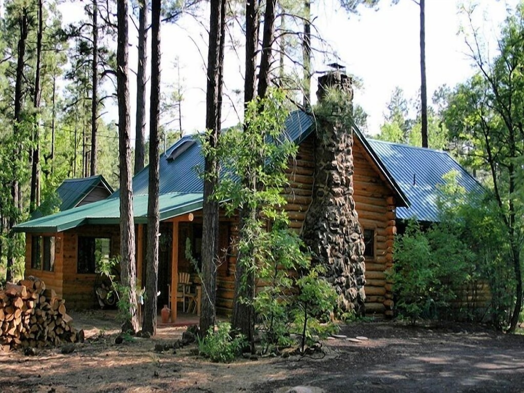 Romantic Arizona Log Cabin