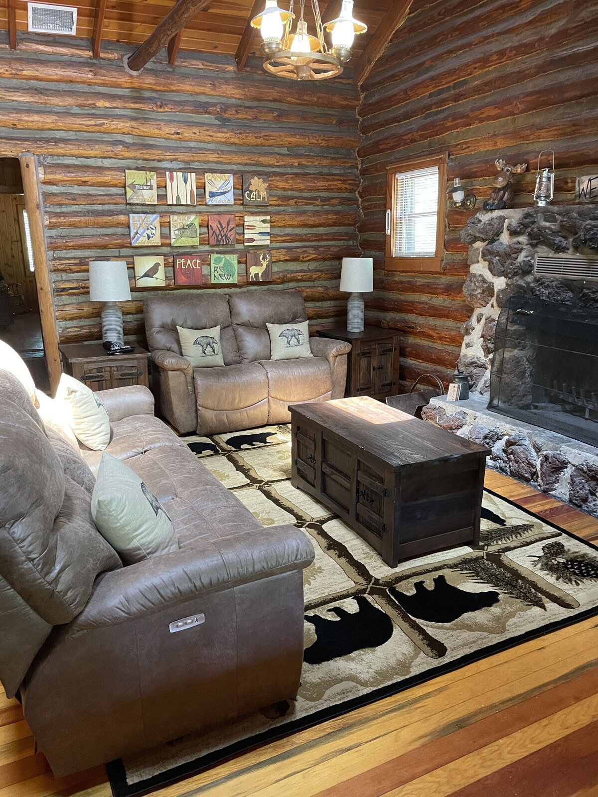 True Log Cabin! So relaxing with great patio and jacuzzi. Read our reviews!