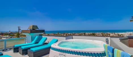 Roof Deck, Jacuzzi, Loungers, Ocean Views Perfect at Sunset