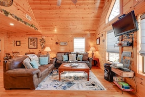 Living Room | Central A/C & Heating | Free WiFi | Books