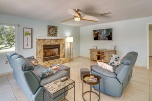 Living Room | Free WiFi | Central A/C | Smart TV