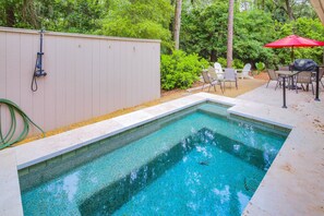 Come Sail Away has a private hot tub (which can be heated for a fee) and sundeck in the backyard.