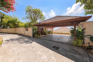 Complimentary parking, easy villa access in a serene setting.