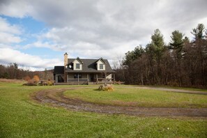 Circular driveway up to house