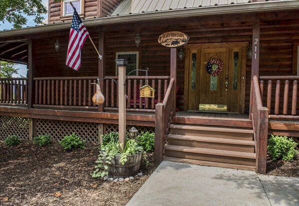 Welcome to Bear's Den Cabin!