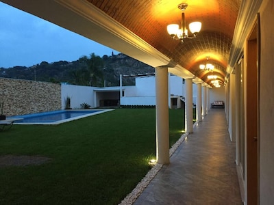 Residencia con Jardín y Alberca, Capacidad 41 huéspedes / 10 habitaciones con baño
