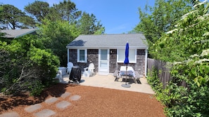 Lovely cottage with exclusive use patio