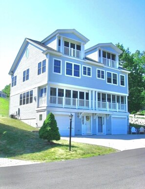 Multi-Level Townhome Overlooking the Marsh