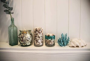 The decorative touches bring the beach to you
