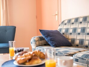 Frühstück, Zimmer, Brunch, Gelb, Eigentum, Mahlzeit, Möbel, Interior Design, Zuhause, Wohnzimmer