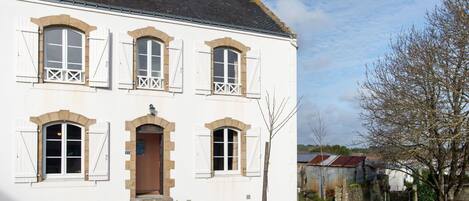 Plante, Ciel, Fenêtre, Bâtiment, Nuage, Arbre, Maison, Porte, Chalet