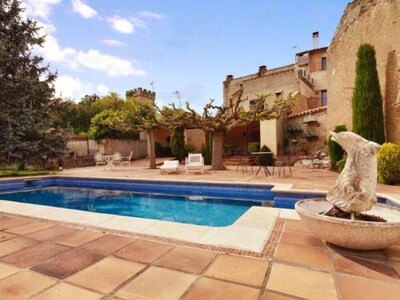 A jewel. Charming typical Catalan stone villa with pool and garden