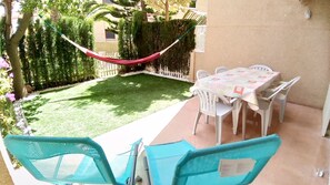 Hammock, sunbeds, dining are, everything to enjoy outside!