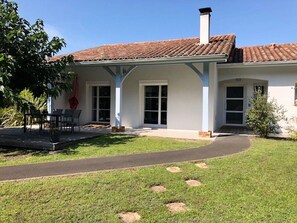 Ciel, Plante, Bâtiment, Fenêtre, Porte, Maison, Lot Terre, Herbe, Arbre