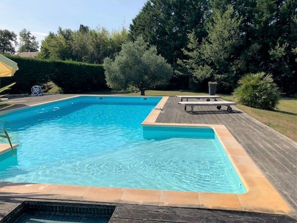 L'Eau, Plante, Piscine, Bleu, Bleu Azur, Rectangle, Ombre, Arbre, Herbe, Ciel