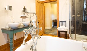 Bathroom 1 with period victorian features - Follions Farmhouse