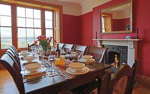 Dining room comfortably seats 10 guests - Follions Farmhouse