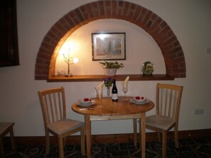 Feature arch in the dining area