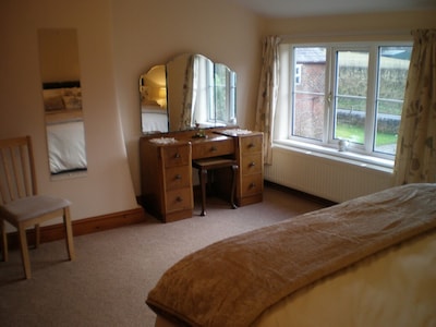 Farmhouse Cottage Sleeps 2 (1 en-suite Bedroom)