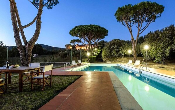 Swimming pool