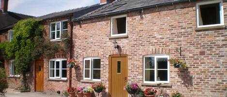 Swallows Barn holiday cottage - adjacent to Farmhouse Cottage