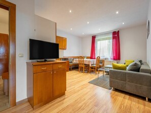 Zimmer, Möbel, Eigentum, Interior Design, Wohnzimmer, Fussboden, Holzboden, Gebäude, Hartholz, Laminatboden