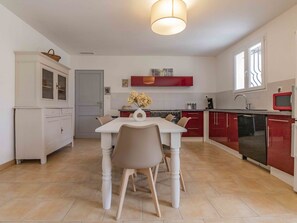 Meubles, Cabinetry, Bois, Cuisine, Éclairage, Chaise, Sol, Salle, Sol, Design Intérieur