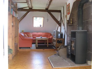 gemütliches Wohnzimmer mit Kamin