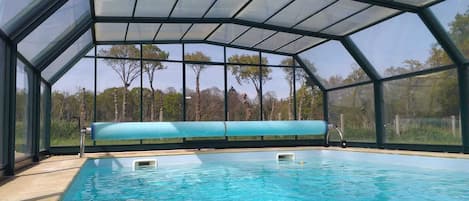 piscine privée, couverte et chauffée