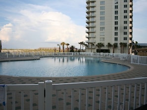 gulf front pool. The largest in Navarre
