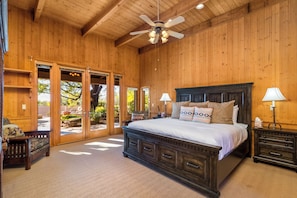 Retreat to the master bedroom and bask in a view of the lush garden and inviting pool. Your haven of tranquility. 🌿🏊‍♂️🛏️ #BedroomEscape
