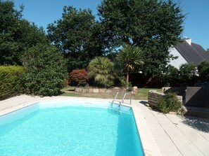 Notre belle piscine, chauffée (pompe à chaleur).