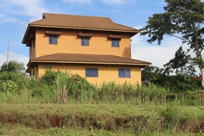 Maison de derrière - house from back