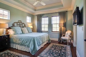 Stunning Master Bedroom with King Bed